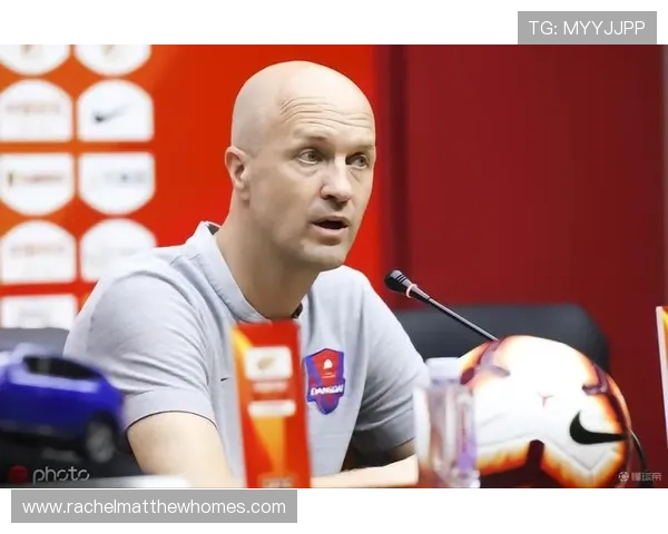 克鲁伊夫助攻数据再创新高，展现球队卓越团队合作的持续提升