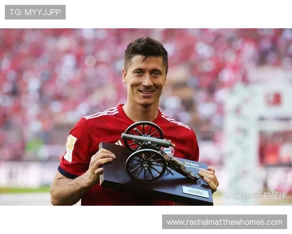 莱万多夫斯基与迈阿密国际绯闻持续发酵，转会传闻引发关注